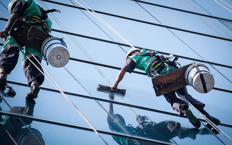 How much does high rise window cleaning cost? Off Your Wall Abseiling